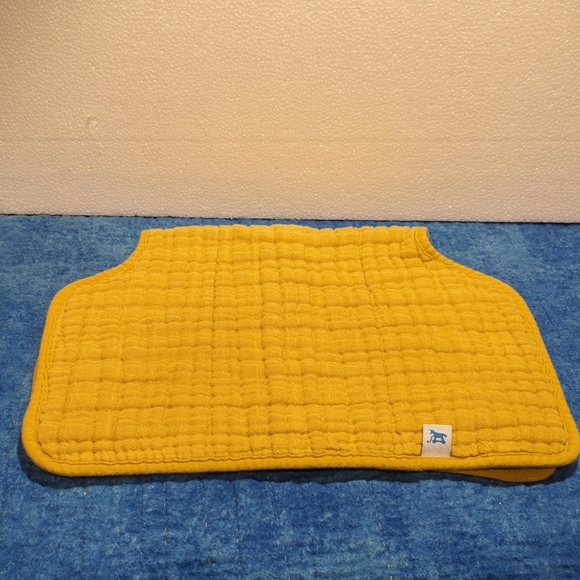 Mustard yellow burp cloth - Picture 3 of 5